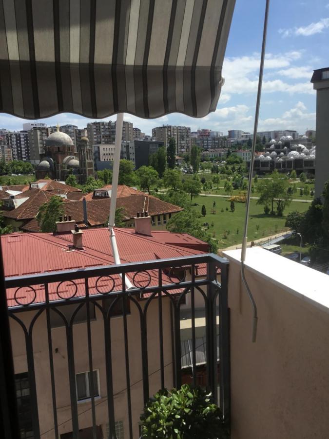 Yellowhouse Priştine Dış mekan fotoğraf