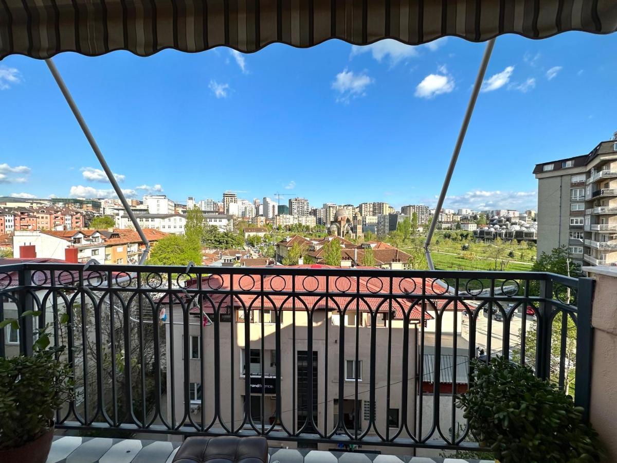 Yellowhouse Priştine Dış mekan fotoğraf