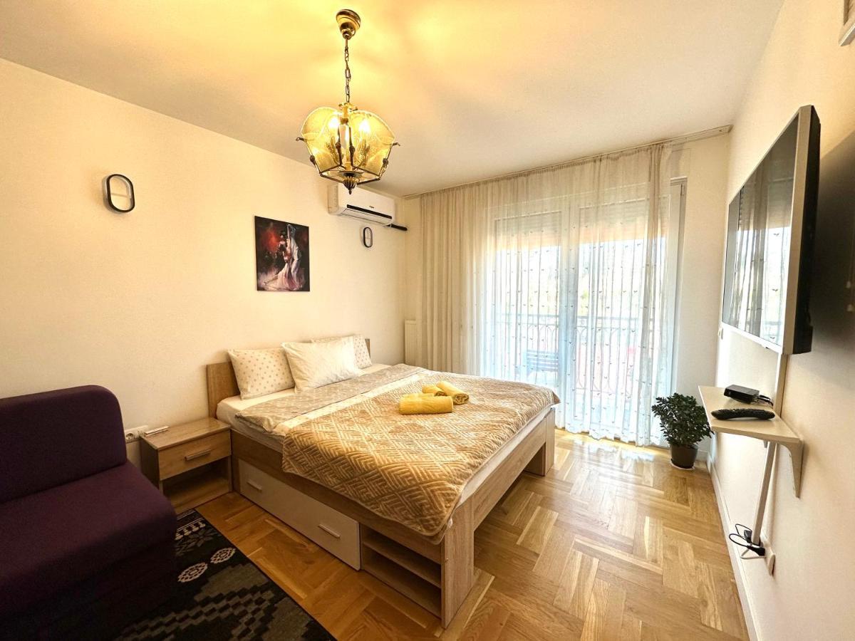 Yellowhouse Priştine Dış mekan fotoğraf