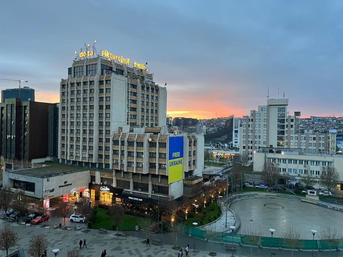 Yellowhouse Priştine Dış mekan fotoğraf