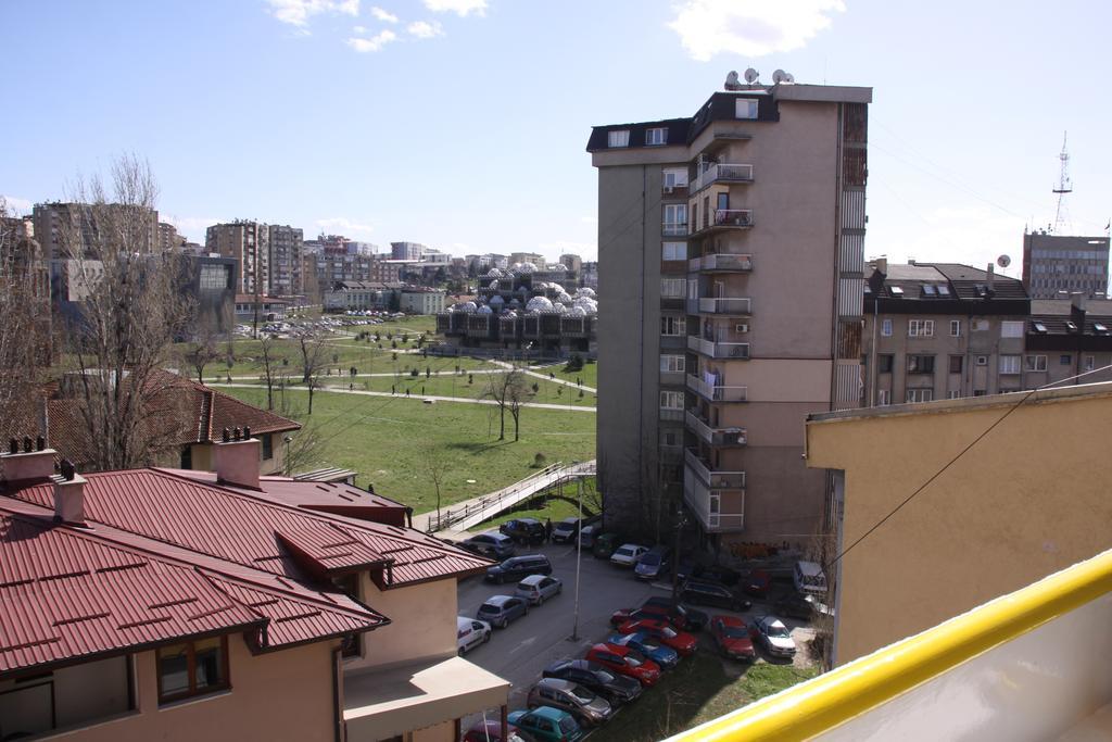 Yellowhouse Priştine Dış mekan fotoğraf